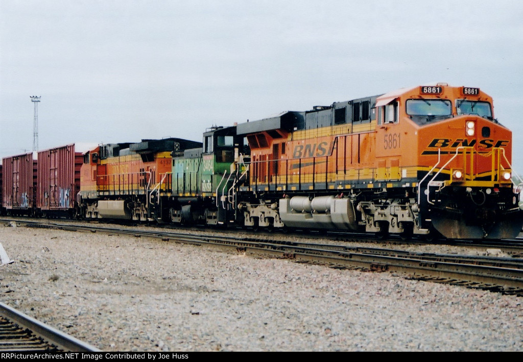 BNSF 5861 East